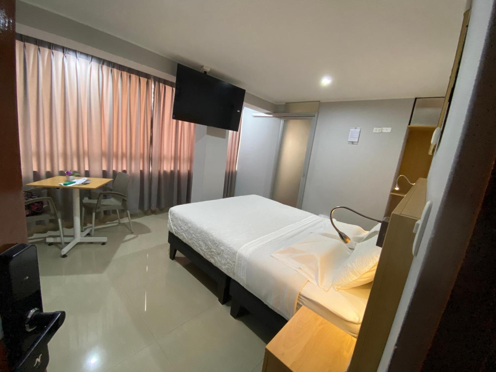Millennium Hotel Corporative San Vicente de Cañete Eksteriør bilde